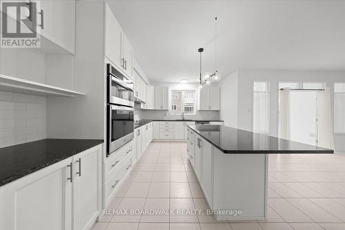 333 Haliburton Heights, Ottawa, ON - Indoor Photo Showing Kitchen With Upgraded Kitchen