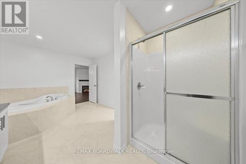 333 Haliburton Heights, Ottawa, ON - Indoor Photo Showing Bathroom