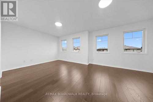 333 Haliburton Heights, Ottawa, ON - Indoor Photo Showing Other Room