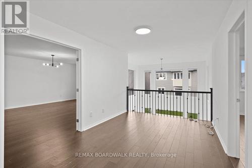 333 Haliburton Heights, Ottawa, ON - Indoor Photo Showing Other Room