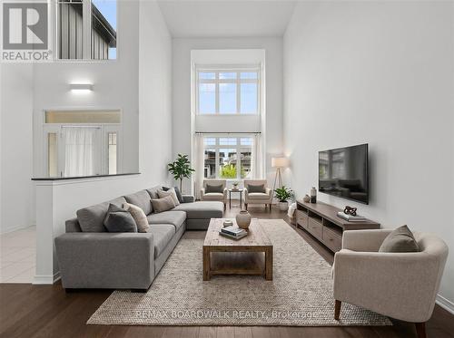 333 Haliburton Heights, Ottawa, ON - Indoor Photo Showing Living Room