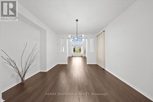 333 Haliburton Heights, Ottawa, ON - Indoor Photo Showing Other Room