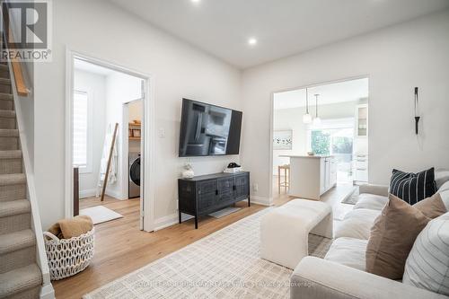 51 East 23Rd Street, Hamilton, ON - Indoor Photo Showing Living Room