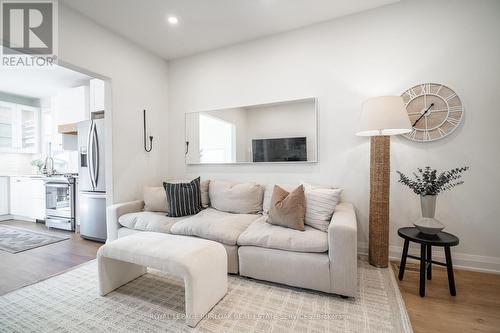 51 East 23Rd Street, Hamilton, ON - Indoor Photo Showing Living Room