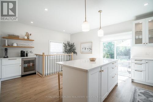51 East 23Rd Street, Hamilton, ON - Indoor Photo Showing Kitchen With Upgraded Kitchen