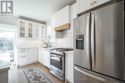 51 East 23Rd Street, Hamilton, ON - Indoor Photo Showing Kitchen With Stainless Steel Kitchen With Upgraded Kitchen