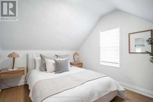 51 East 23Rd Street, Hamilton, ON - Indoor Photo Showing Bedroom