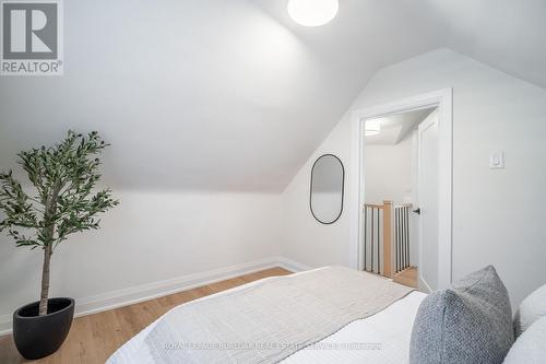 51 East 23Rd Street, Hamilton, ON - Indoor Photo Showing Bedroom