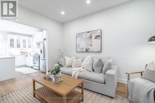51 East 23Rd Street, Hamilton, ON - Indoor Photo Showing Living Room