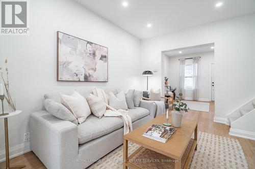 51 East 23Rd Street, Hamilton, ON - Indoor Photo Showing Living Room