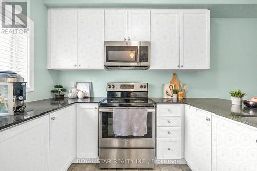 30 Prospect Way, Whitby, ON - Indoor Photo Showing Kitchen
