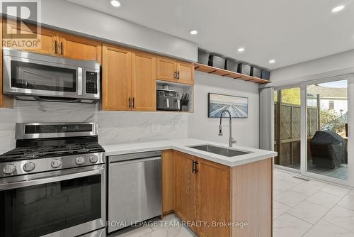 40 Milner Downs Crescent, Ottawa, ON - Indoor Photo Showing Kitchen