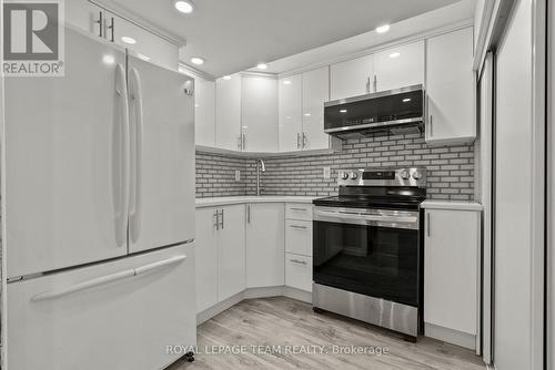 40 Milner Downs Crescent, Ottawa, ON - Indoor Photo Showing Kitchen With Upgraded Kitchen