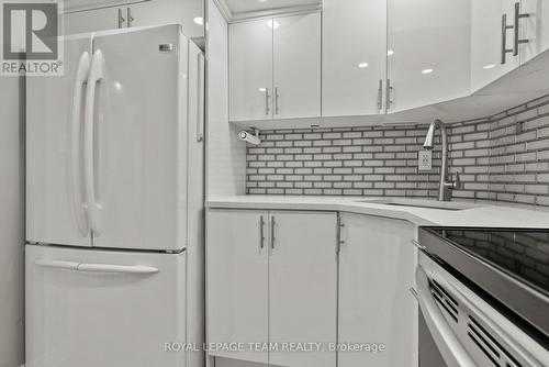 40 Milner Downs Crescent, Ottawa, ON - Indoor Photo Showing Kitchen