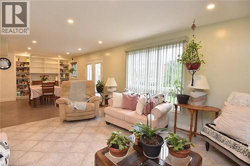 126 Bastille Street, Hamilton, ON - Indoor Photo Showing Living Room