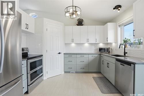 223 Pobran Lane, Saskatoon, SK - Indoor Photo Showing Kitchen With Stainless Steel Kitchen With Upgraded Kitchen