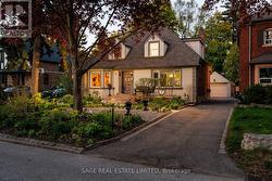 25 CLIVEDEN AVENUE Toronto, ON M8Z 3M7