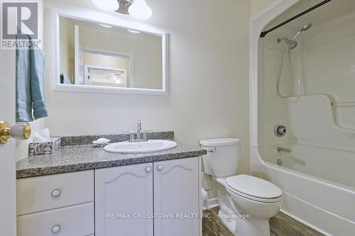Main 4 piece bathroom - 50 Withall Grove, Tiny, ON - Indoor Photo Showing Bathroom