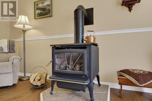Livingroom gas fireplace - 50 Withall Grove, Tiny, ON - Indoor With Fireplace