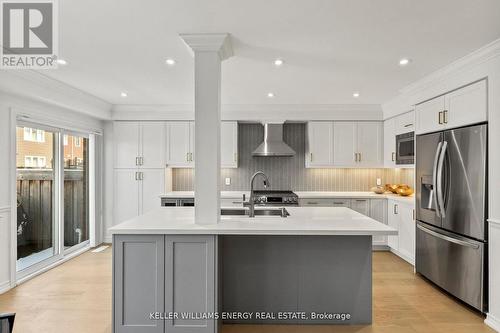 33 Tabaret Crescent, Oshawa (Windfields), ON - Indoor Photo Showing Kitchen With Upgraded Kitchen