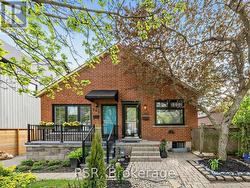 562 ARLINGTON AVENUE Toronto, ON M6C 3A5