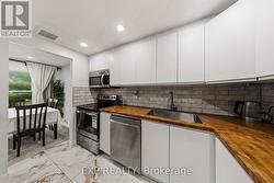 Modern Kitchen - 
