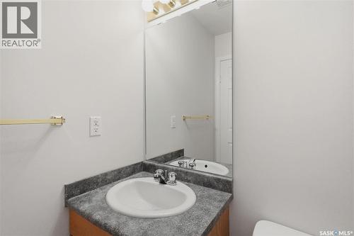 31 425 Bayfield Crescent, Saskatoon, SK - Indoor Photo Showing Bathroom
