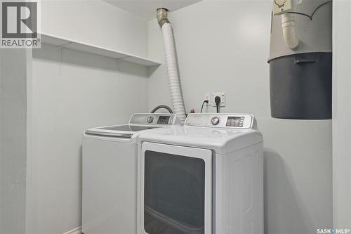 31 425 Bayfield Crescent, Saskatoon, SK - Indoor Photo Showing Laundry Room