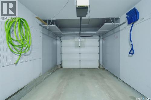 31 425 Bayfield Crescent, Saskatoon, SK - Indoor Photo Showing Garage