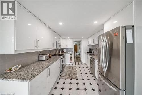 1237 North Shore Boulevard E Unit# 301, Burlington, ON - Indoor Photo Showing Kitchen With Upgraded Kitchen