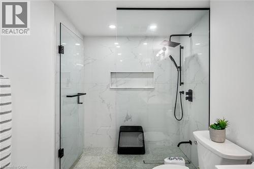 1237 North Shore Boulevard E Unit# 301, Burlington, ON - Indoor Photo Showing Bathroom