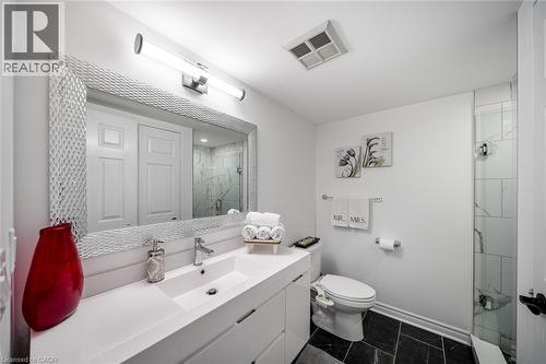 1237 North Shore Boulevard E Unit# 301, Burlington, ON - Indoor Photo Showing Bathroom