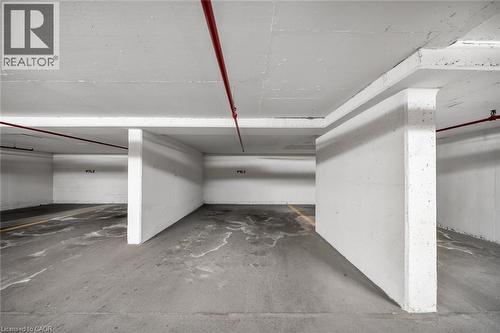 1237 North Shore Boulevard E Unit# 301, Burlington, ON - Indoor Photo Showing Garage