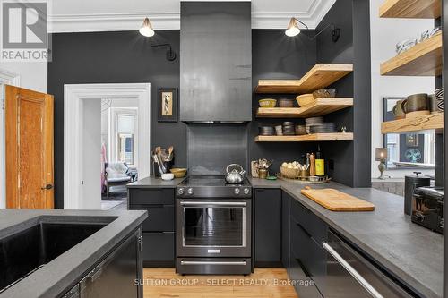 309 Cromwell Street, London East (East B), ON - Indoor Photo Showing Kitchen