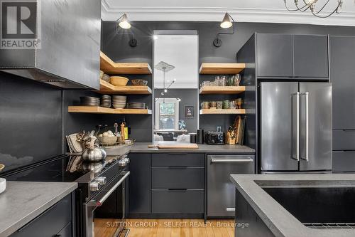 309 Cromwell Street, London East (East B), ON - Indoor Photo Showing Kitchen