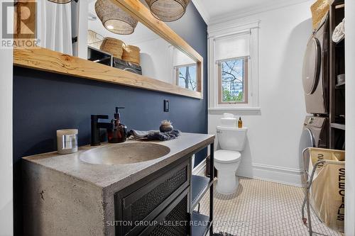 309 Cromwell Street, London East (East B), ON - Indoor Photo Showing Bathroom