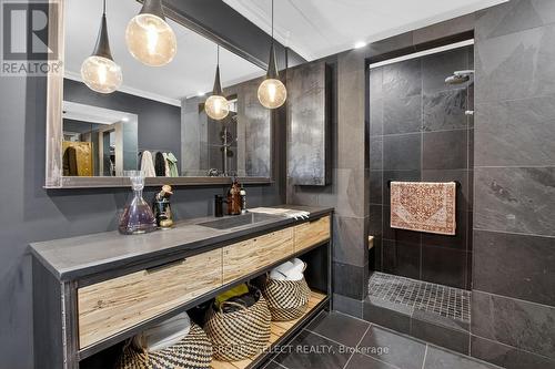 309 Cromwell Street, London East (East B), ON - Indoor Photo Showing Bathroom