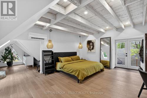 309 Cromwell Street, London East (East B), ON - Indoor Photo Showing Bedroom