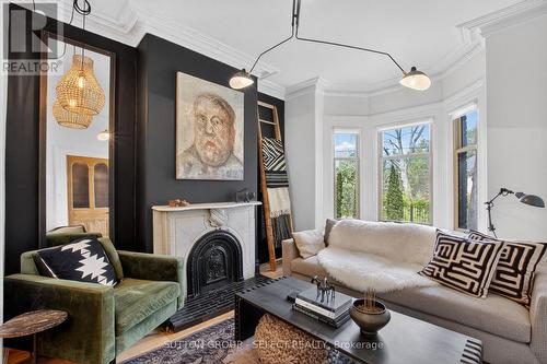 309 Cromwell Street, London East (East B), ON - Indoor Photo Showing Living Room With Fireplace