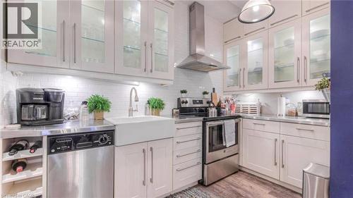 133 Markland Street, Hamilton, ON - Indoor Photo Showing Kitchen With Upgraded Kitchen