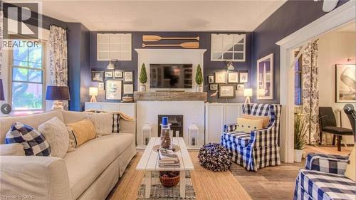 133 Markland Street, Hamilton, ON - Indoor Photo Showing Living Room