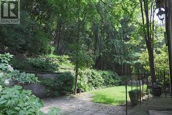 76 POPLAR PLAINS CRESCENT Toronto, ON M4V 1E8