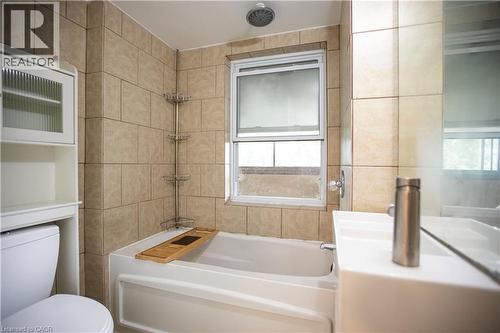 49 Fairleigh Avenue S, Hamilton, ON - Indoor Photo Showing Bathroom