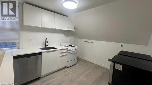 49 Fairleigh Avenue S, Hamilton, ON - Indoor Photo Showing Kitchen