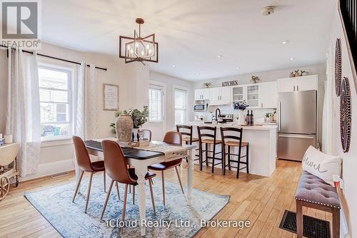 17 Oxford Street, Cambridge, ON - Indoor Photo Showing Dining Room