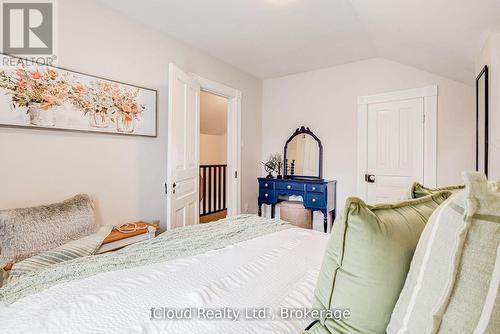 17 Oxford Street, Cambridge, ON - Indoor Photo Showing Bedroom