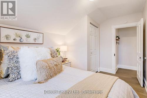17 Oxford Street, Cambridge, ON - Indoor Photo Showing Bedroom