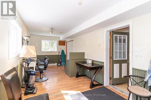 Side entry to former Salon & to house - 555 Wagner Street, Gravenhurst (Muskoka (S)), ON - Indoor