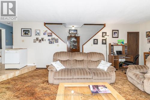 555 Wagner Street, Gravenhurst (Muskoka (S)), ON - Indoor Photo Showing Living Room