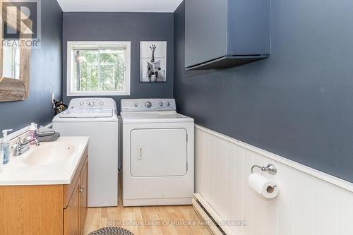 Main floor 2 pc bath/laundry/laundry chute - 555 Wagner Street, Gravenhurst (Muskoka (S)), ON - Indoor Photo Showing Laundry Room